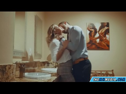 ❤️ Quando una bionda formosa ti seduce in un bagno pubblico Video di sesso di qualitàal it.mass-pr.ru ❤️